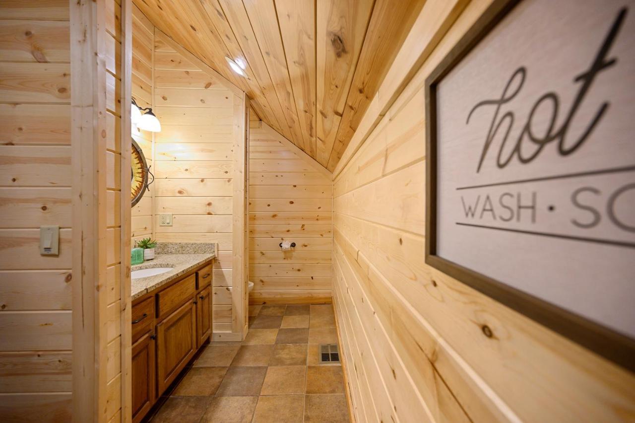 The Eastwood Spacious Retreat With 4 King En-Suites - Hot Tub - Pet-Friendly - Cozy Fire Pit - Prime Location - Multi-Family Broken Bow Exteriér fotografie