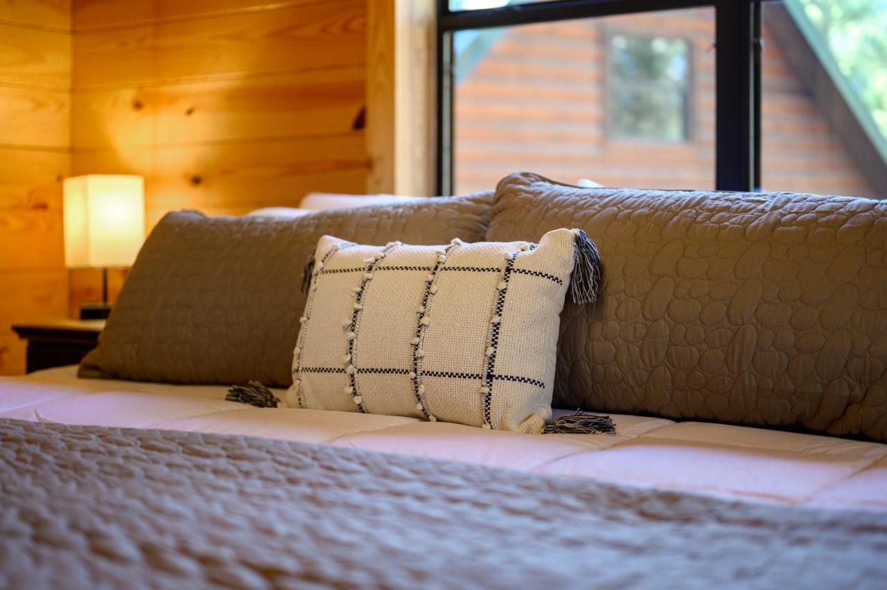 The Eastwood Spacious Retreat With 4 King En-Suites - Hot Tub - Pet-Friendly - Cozy Fire Pit - Prime Location - Multi-Family Broken Bow Exteriér fotografie
