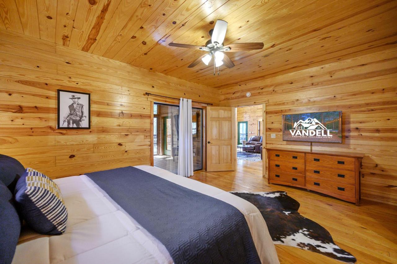 The Eastwood Spacious Retreat With 4 King En-Suites - Hot Tub - Pet-Friendly - Cozy Fire Pit - Prime Location - Multi-Family Broken Bow Exteriér fotografie