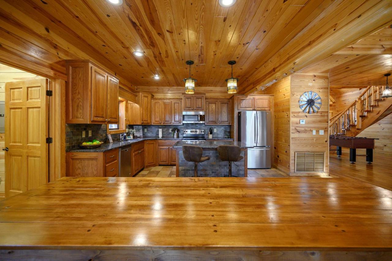 The Eastwood Spacious Retreat With 4 King En-Suites - Hot Tub - Pet-Friendly - Cozy Fire Pit - Prime Location - Multi-Family Broken Bow Exteriér fotografie