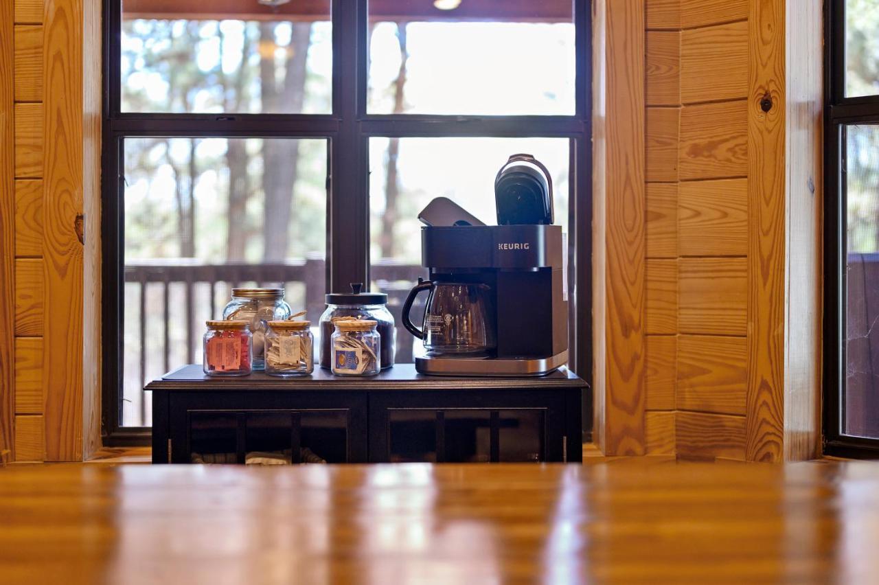 The Eastwood Spacious Retreat With 4 King En-Suites - Hot Tub - Pet-Friendly - Cozy Fire Pit - Prime Location - Multi-Family Broken Bow Exteriér fotografie