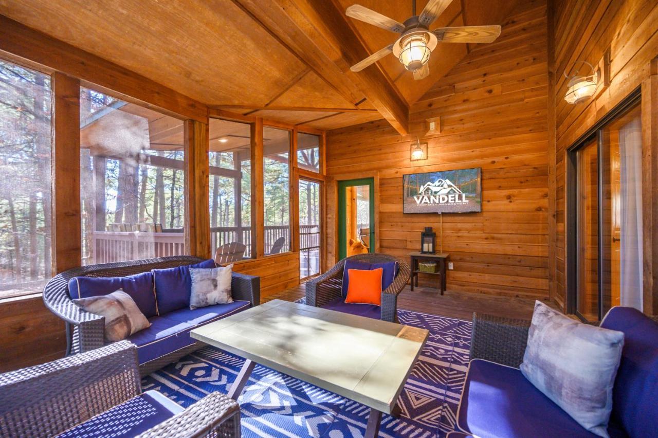 The Eastwood Spacious Retreat With 4 King En-Suites - Hot Tub - Pet-Friendly - Cozy Fire Pit - Prime Location - Multi-Family Broken Bow Exteriér fotografie