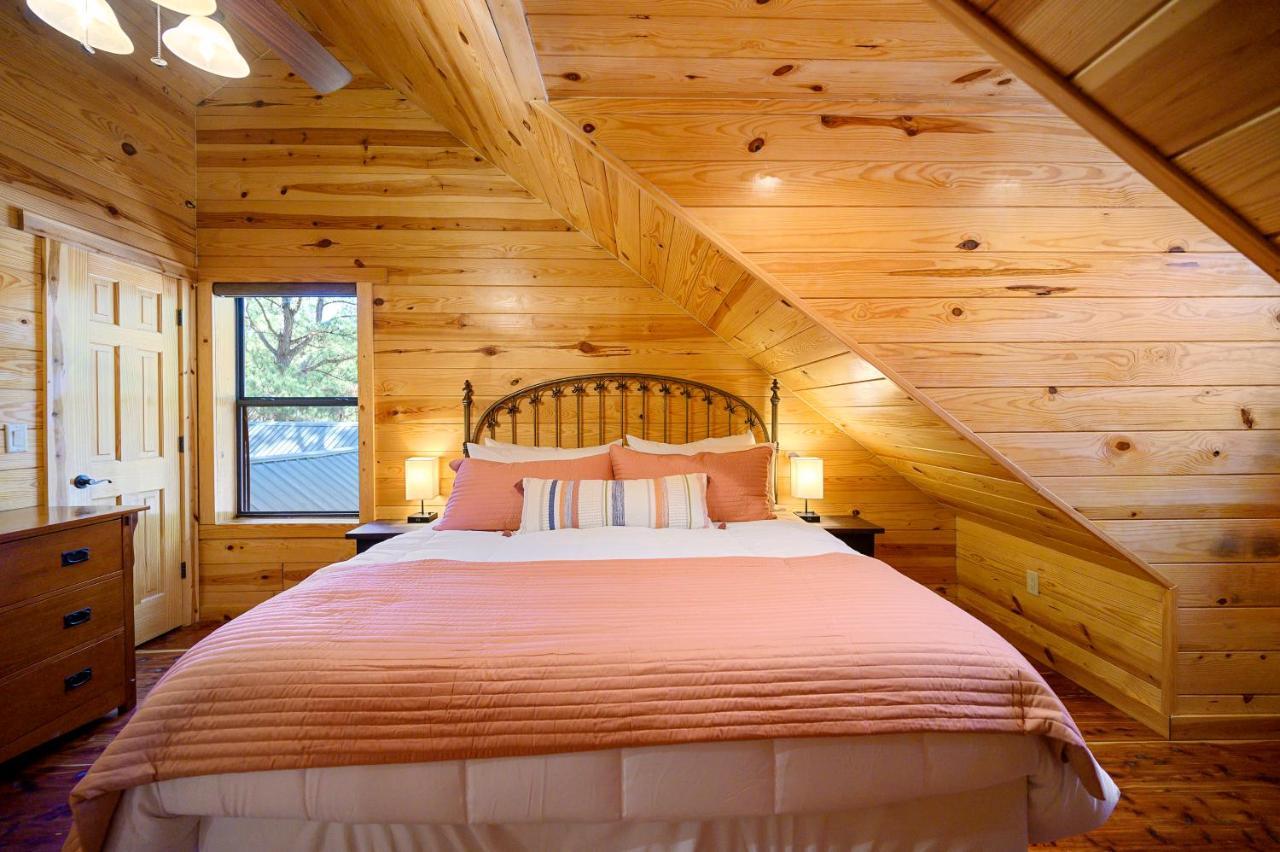 The Eastwood Spacious Retreat With 4 King En-Suites - Hot Tub - Pet-Friendly - Cozy Fire Pit - Prime Location - Multi-Family Broken Bow Exteriér fotografie