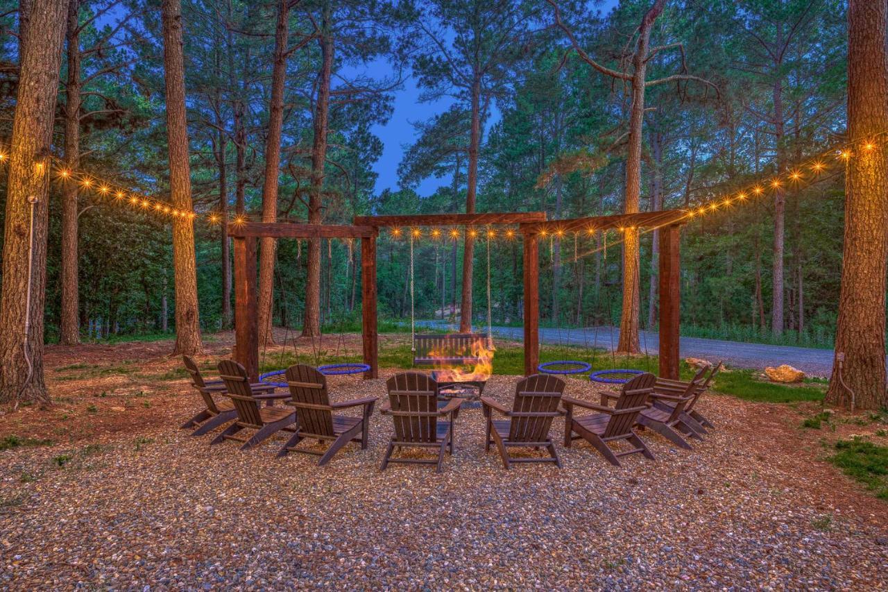 The Eastwood Spacious Retreat With 4 King En-Suites - Hot Tub - Pet-Friendly - Cozy Fire Pit - Prime Location - Multi-Family Broken Bow Exteriér fotografie
