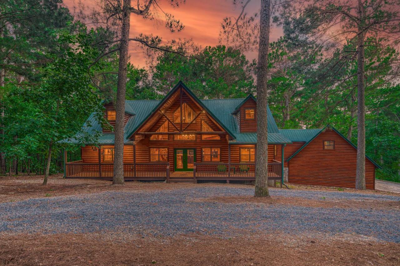The Eastwood Spacious Retreat With 4 King En-Suites - Hot Tub - Pet-Friendly - Cozy Fire Pit - Prime Location - Multi-Family Broken Bow Exteriér fotografie