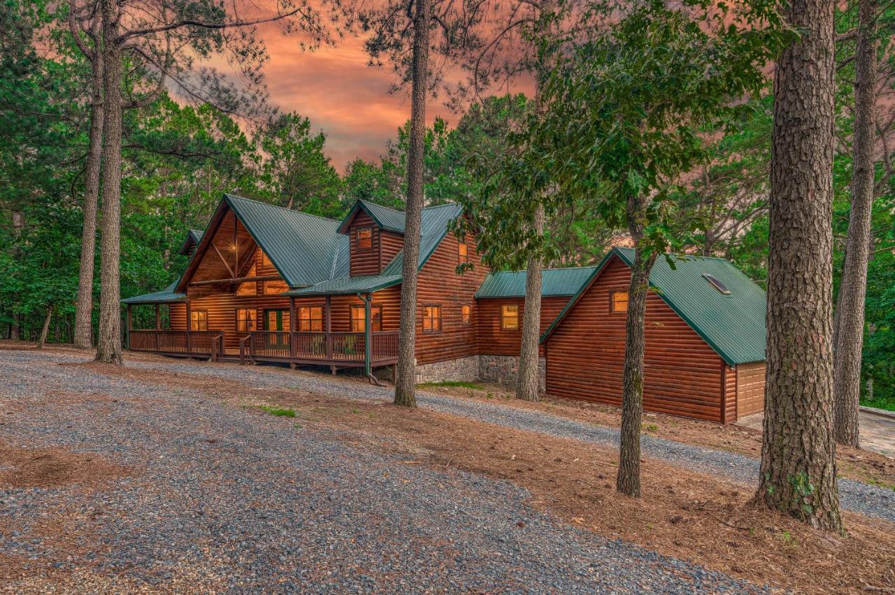 The Eastwood Spacious Retreat With 4 King En-Suites - Hot Tub - Pet-Friendly - Cozy Fire Pit - Prime Location - Multi-Family Broken Bow Exteriér fotografie