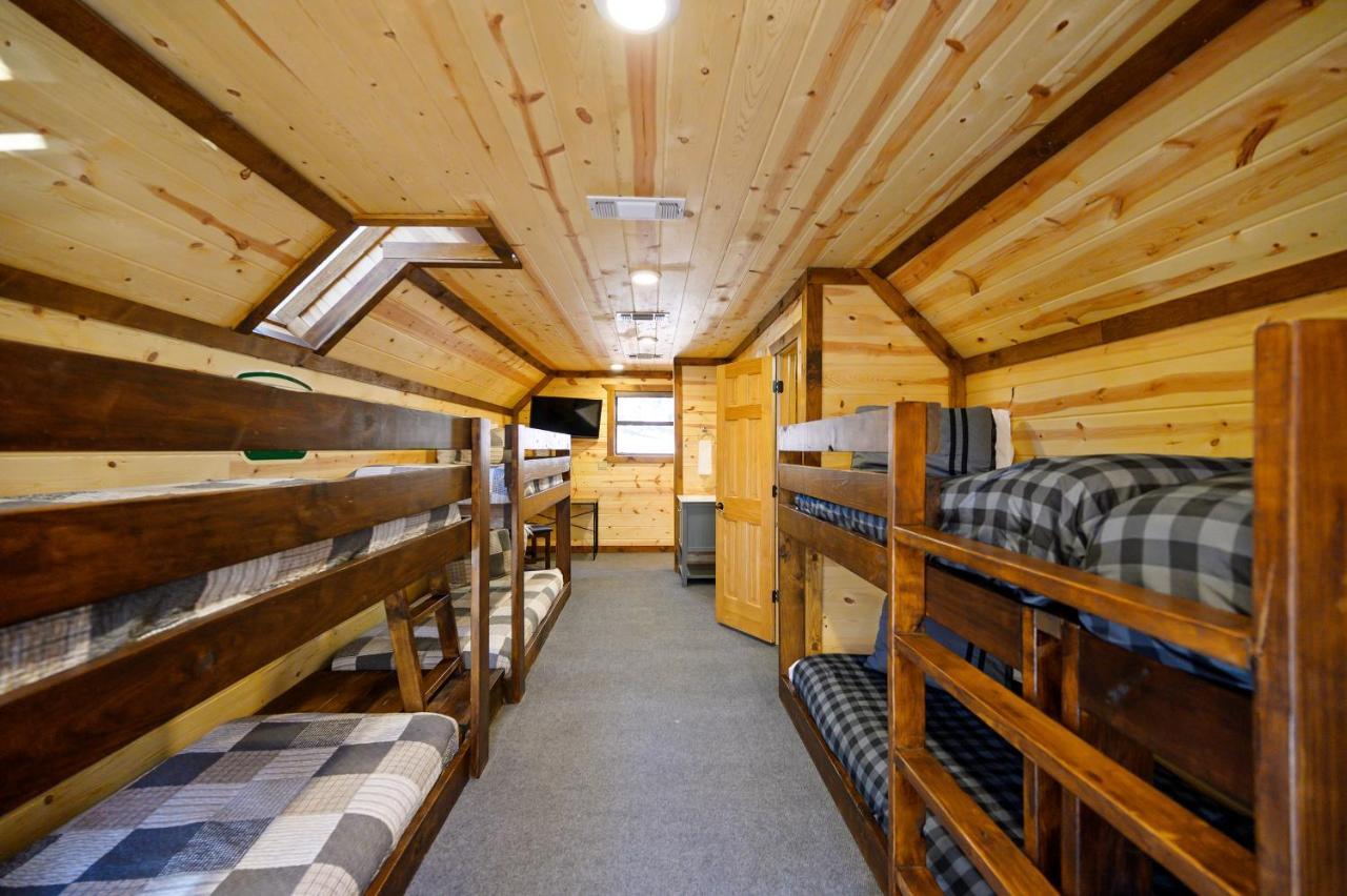 The Eastwood Spacious Retreat With 4 King En-Suites - Hot Tub - Pet-Friendly - Cozy Fire Pit - Prime Location - Multi-Family Broken Bow Exteriér fotografie