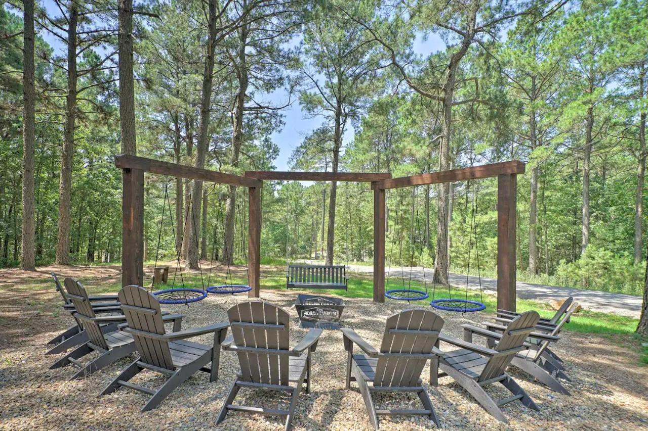 The Eastwood Spacious Retreat With 4 King En-Suites - Hot Tub - Pet-Friendly - Cozy Fire Pit - Prime Location - Multi-Family Broken Bow Exteriér fotografie