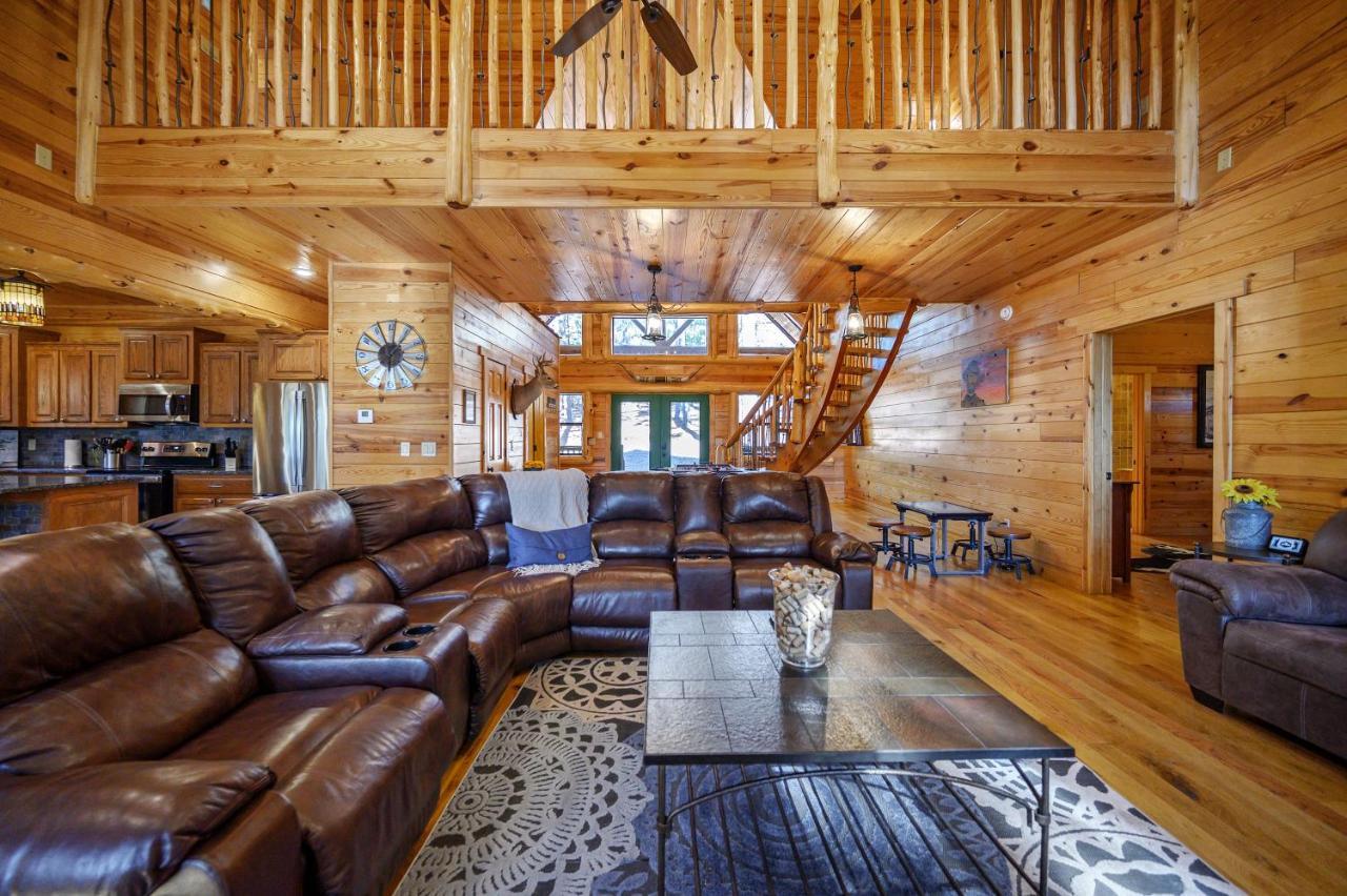 The Eastwood Spacious Retreat With 4 King En-Suites - Hot Tub - Pet-Friendly - Cozy Fire Pit - Prime Location - Multi-Family Broken Bow Exteriér fotografie