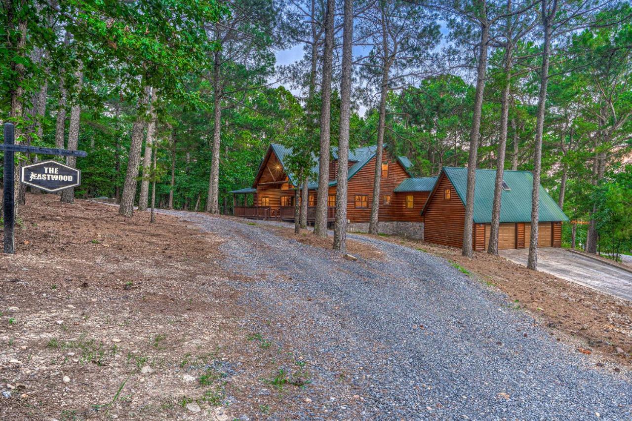 The Eastwood Spacious Retreat With 4 King En-Suites - Hot Tub - Pet-Friendly - Cozy Fire Pit - Prime Location - Multi-Family Broken Bow Exteriér fotografie