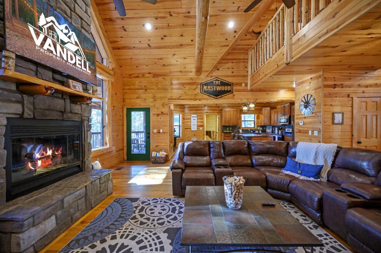 The Eastwood Spacious Retreat With 4 King En-Suites - Hot Tub - Pet-Friendly - Cozy Fire Pit - Prime Location - Multi-Family Broken Bow Exteriér fotografie