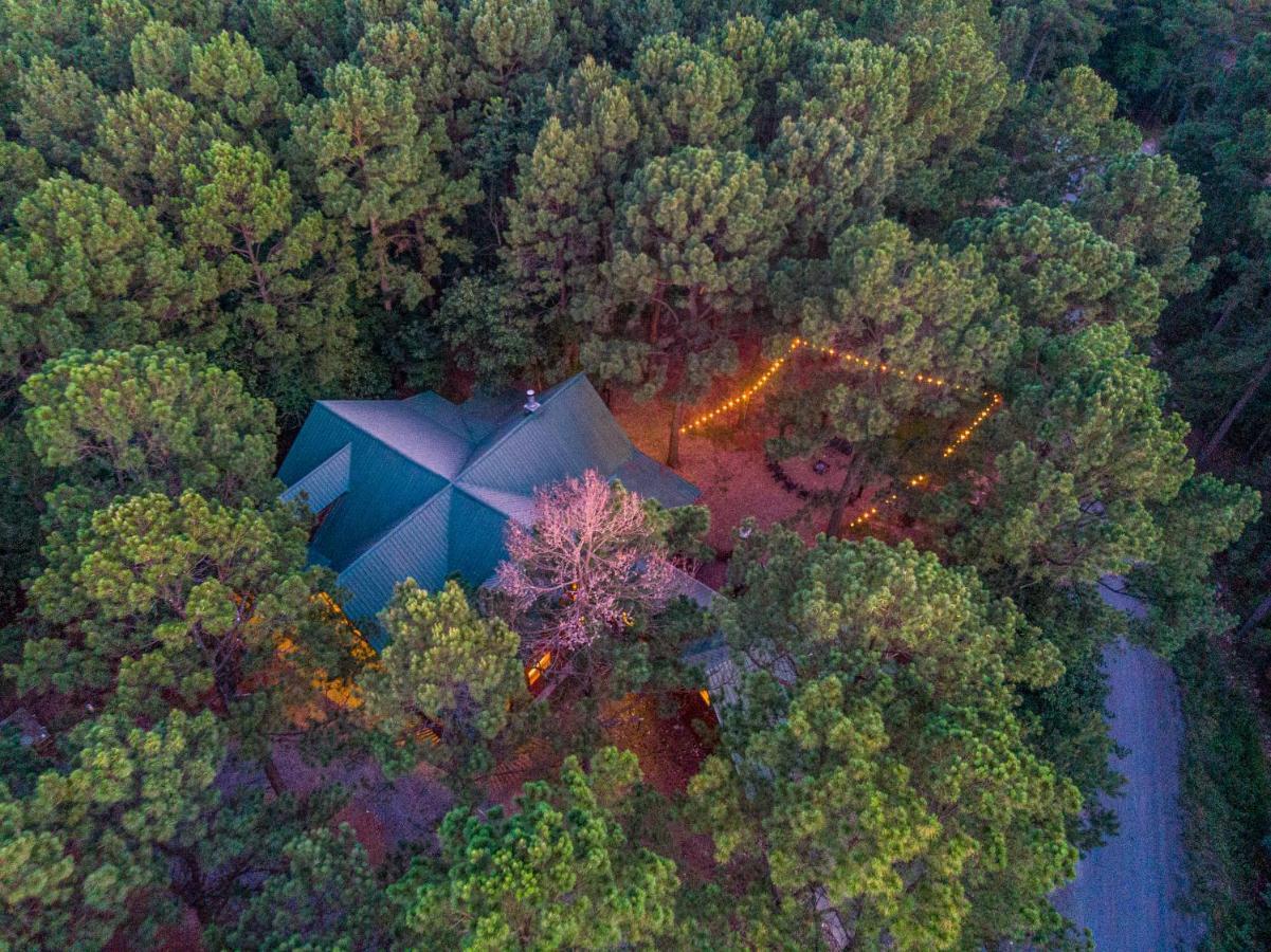 The Eastwood Spacious Retreat With 4 King En-Suites - Hot Tub - Pet-Friendly - Cozy Fire Pit - Prime Location - Multi-Family Broken Bow Exteriér fotografie