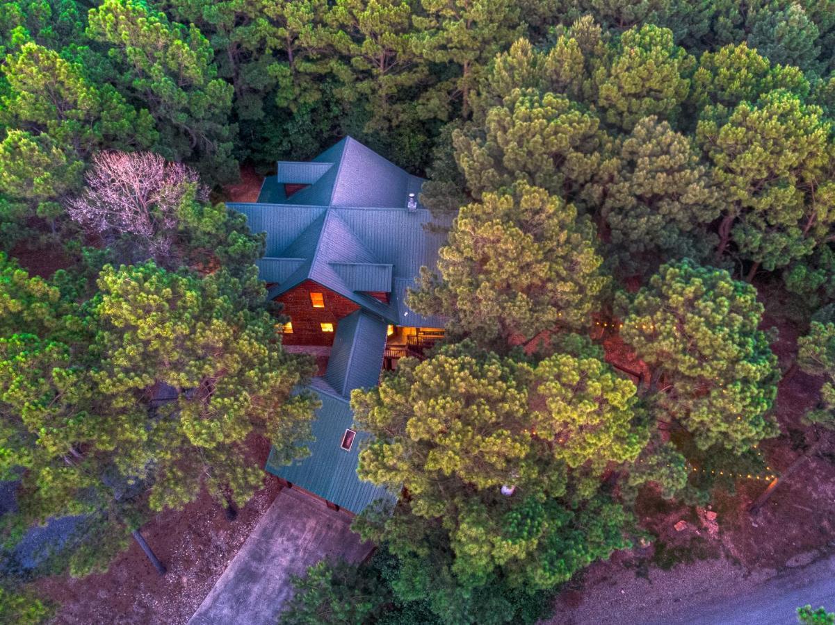 The Eastwood Spacious Retreat With 4 King En-Suites - Hot Tub - Pet-Friendly - Cozy Fire Pit - Prime Location - Multi-Family Broken Bow Exteriér fotografie