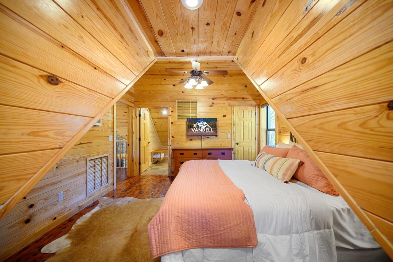The Eastwood Spacious Retreat With 4 King En-Suites - Hot Tub - Pet-Friendly - Cozy Fire Pit - Prime Location - Multi-Family Broken Bow Exteriér fotografie