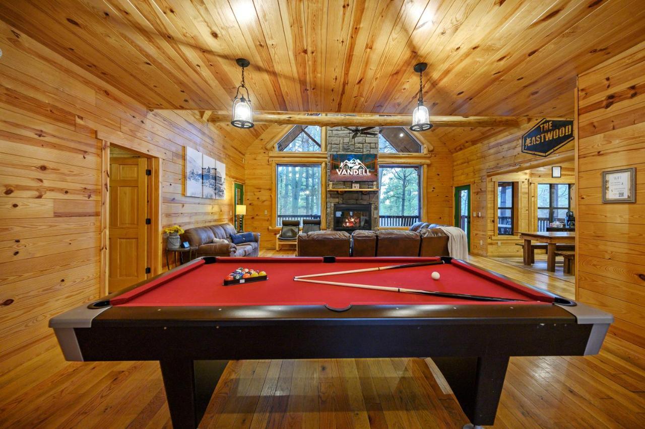 The Eastwood Spacious Retreat With 4 King En-Suites - Hot Tub - Pet-Friendly - Cozy Fire Pit - Prime Location - Multi-Family Broken Bow Exteriér fotografie